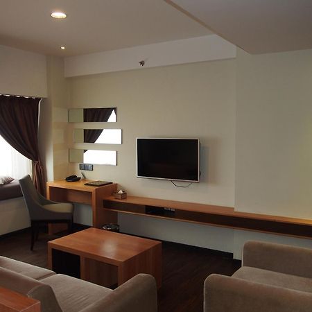C'Haya Hotel Kota Kinabalu Rum bild