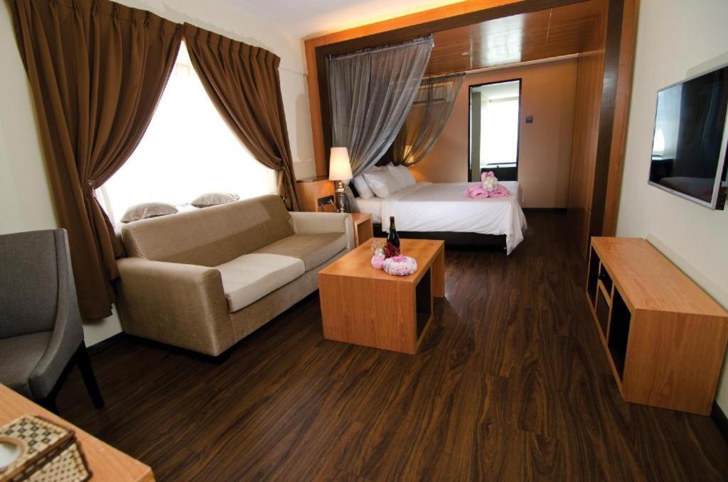 C'Haya Hotel Kota Kinabalu Exteriör bild
