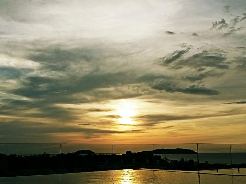 C'Haya Hotel Kota Kinabalu Exteriör bild