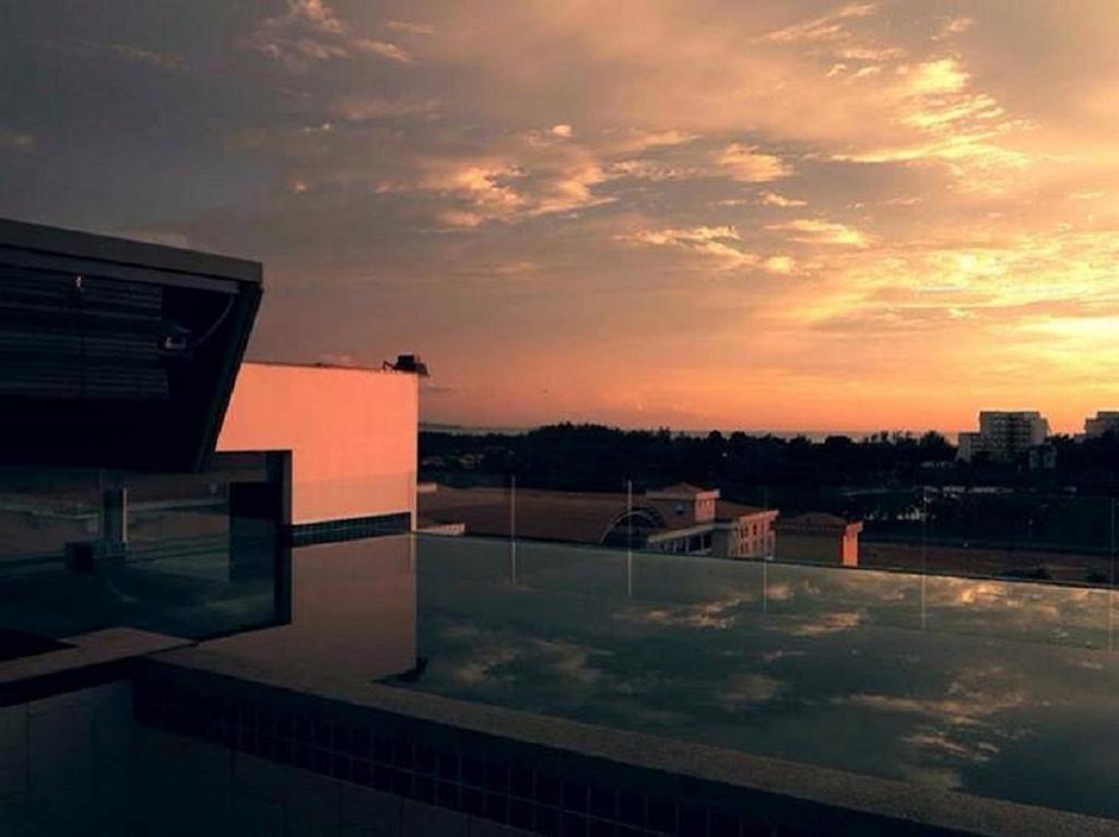 C'Haya Hotel Kota Kinabalu Exteriör bild