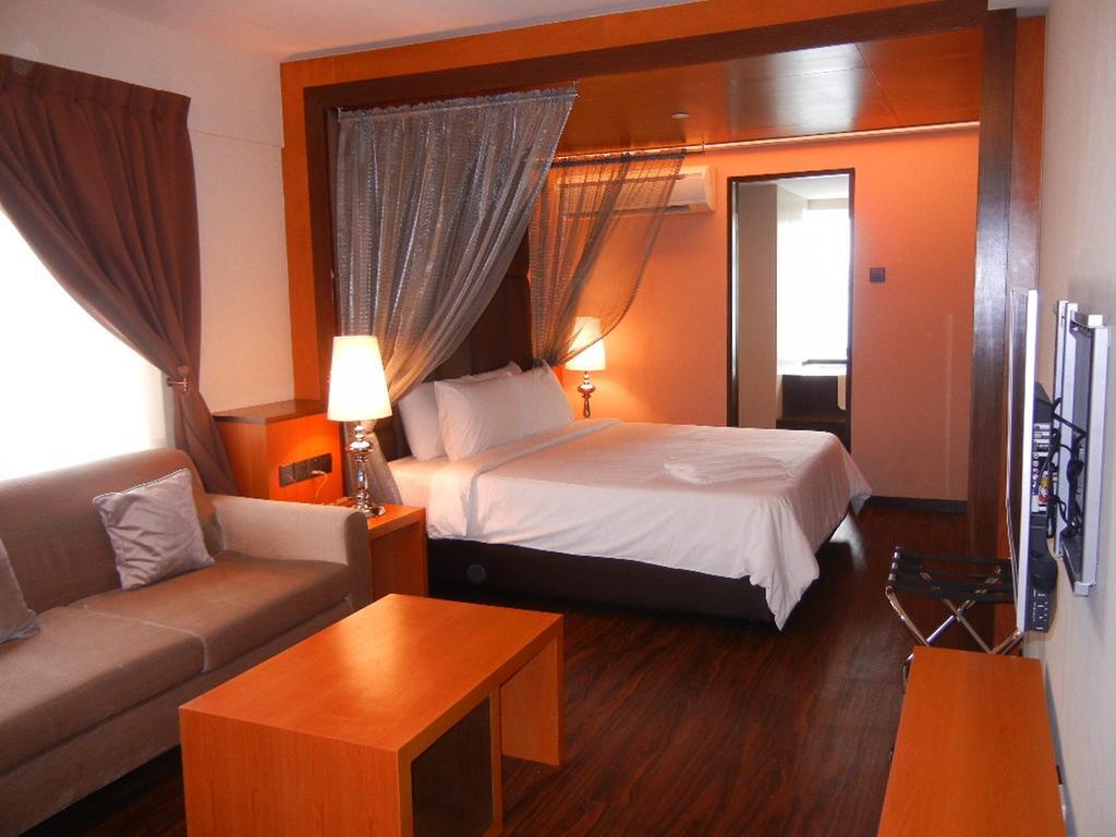 C'Haya Hotel Kota Kinabalu Rum bild