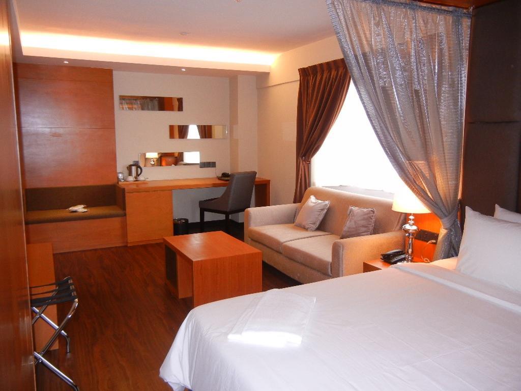 C'Haya Hotel Kota Kinabalu Rum bild
