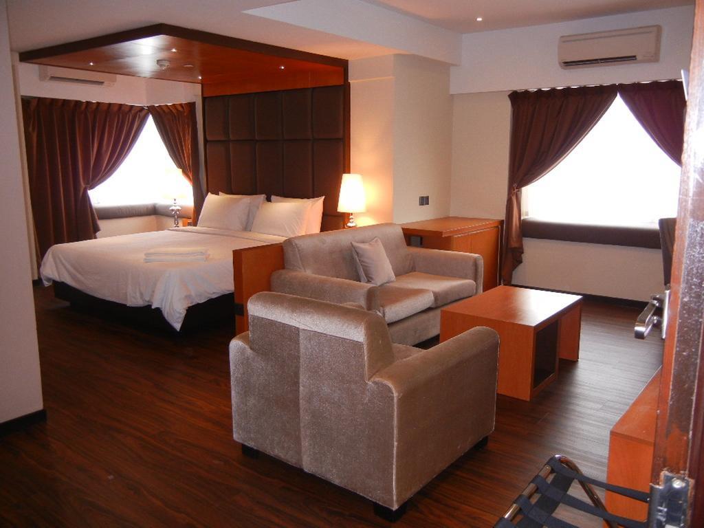 C'Haya Hotel Kota Kinabalu Rum bild
