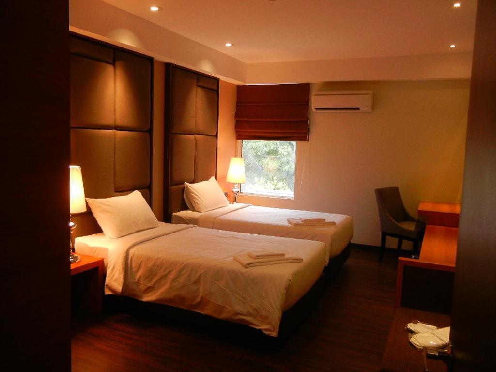 C'Haya Hotel Kota Kinabalu Rum bild