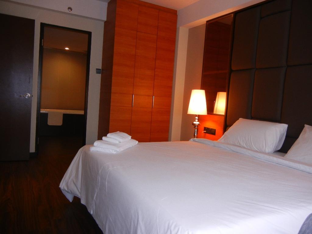 C'Haya Hotel Kota Kinabalu Rum bild